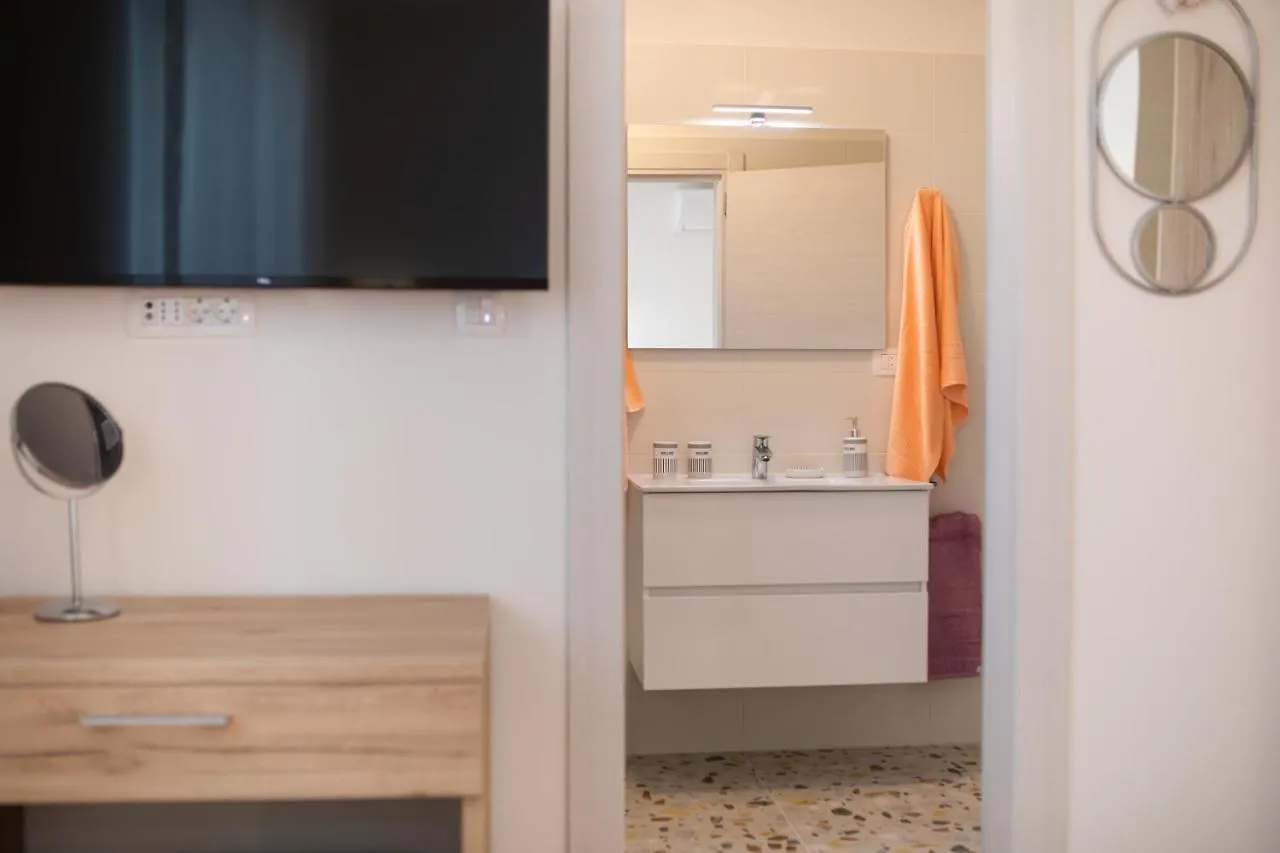 Apartman Ivona Na 1. Katu Malinska Croatia
