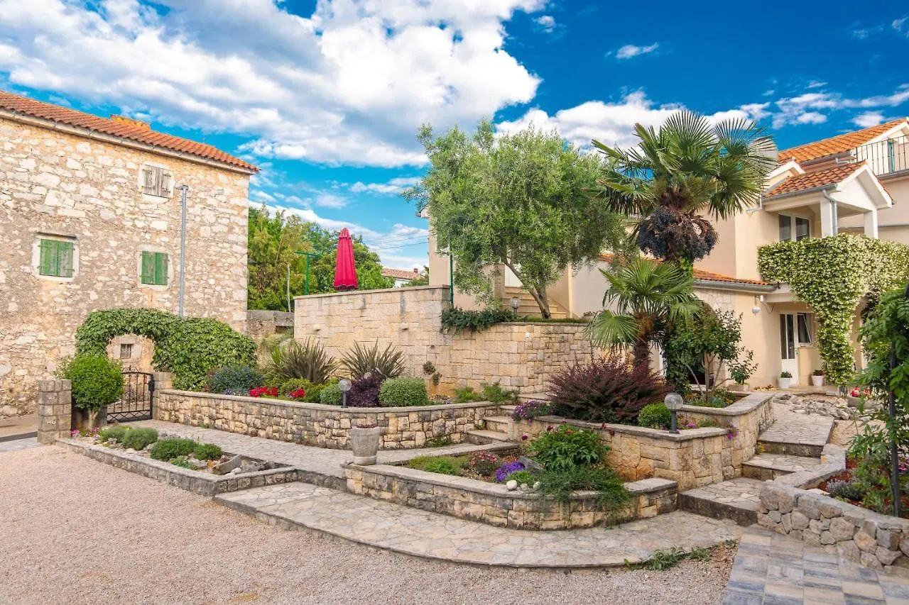 Apartman Ivona Na 1. Katu Malinska Croatia