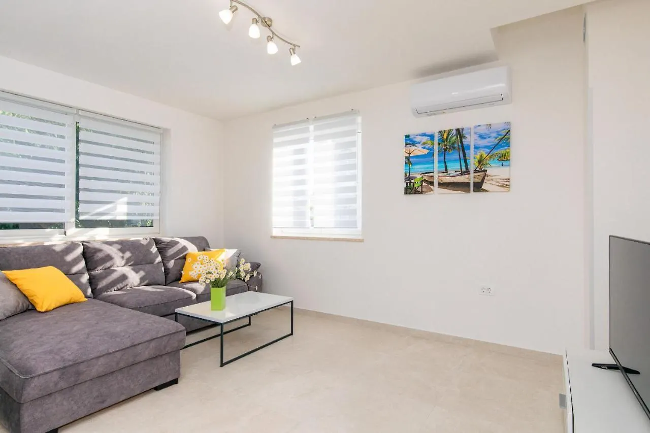 Apartman Ivona Na 1. Katu Malinska