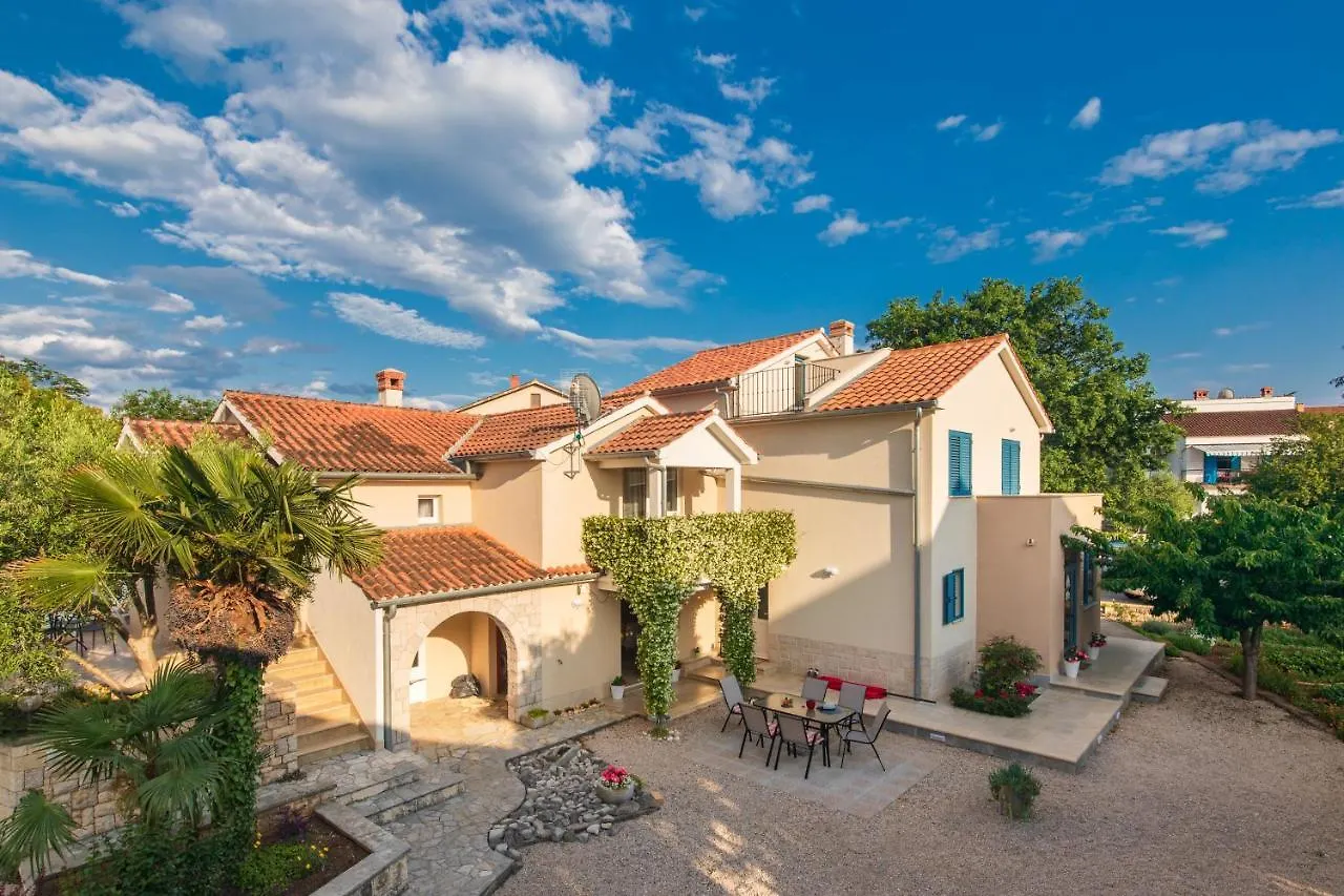 Apartman Ivona Na 1. Katu Malinska Croatia