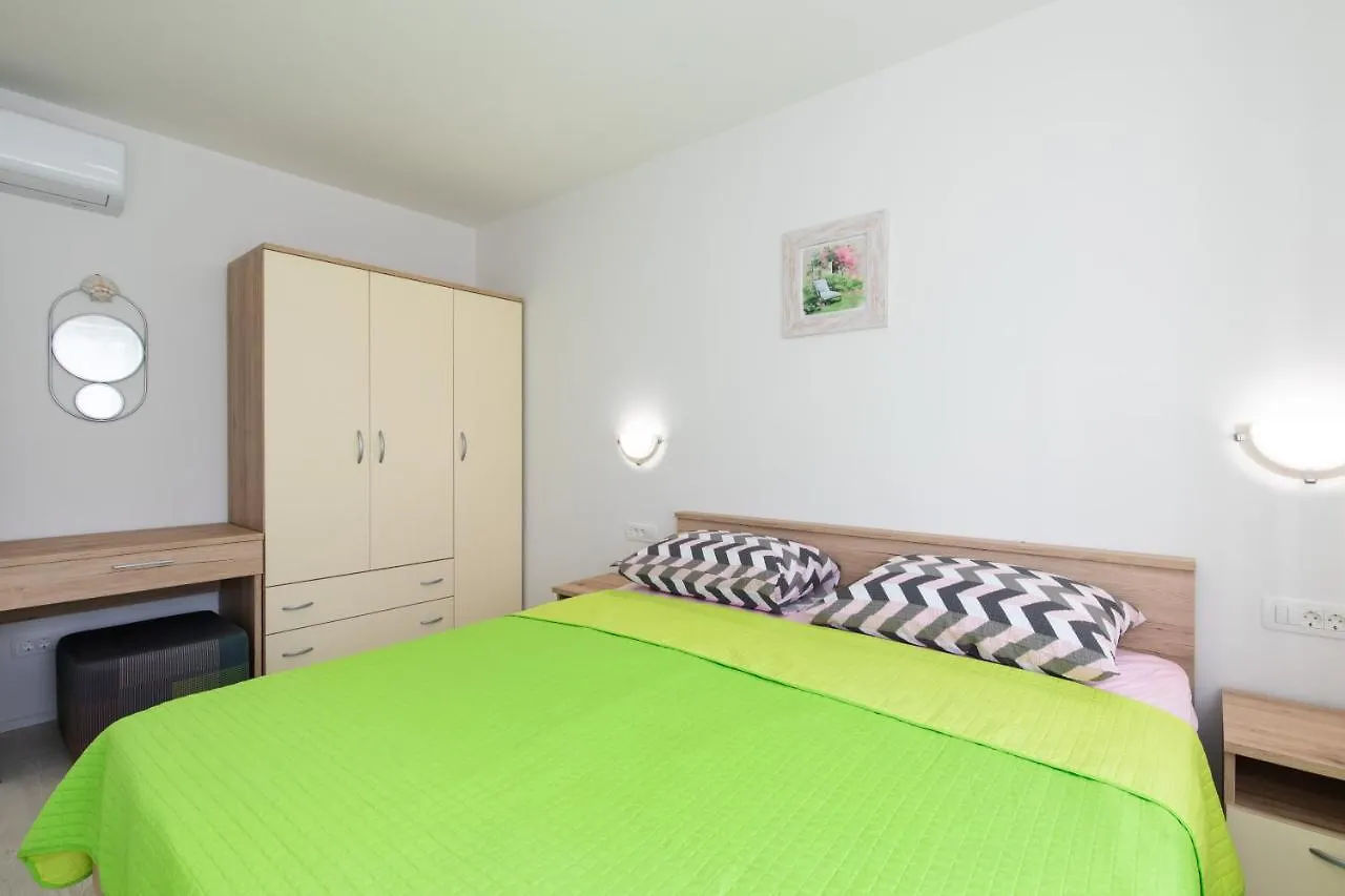 Apartman Ivona Na 1. Katu Malinska 0*,  Croatia