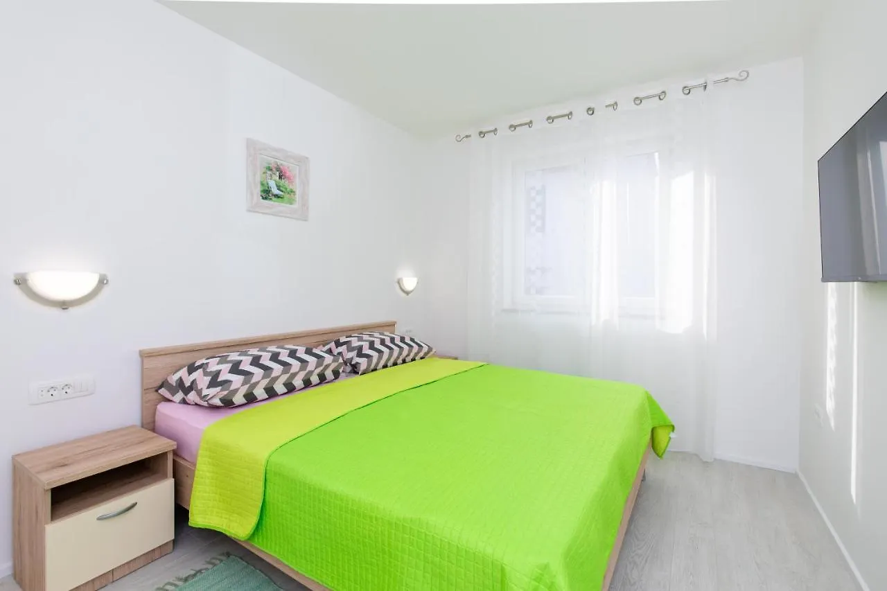 Apartman Ivona Na 1. Katu Malinska 0*,