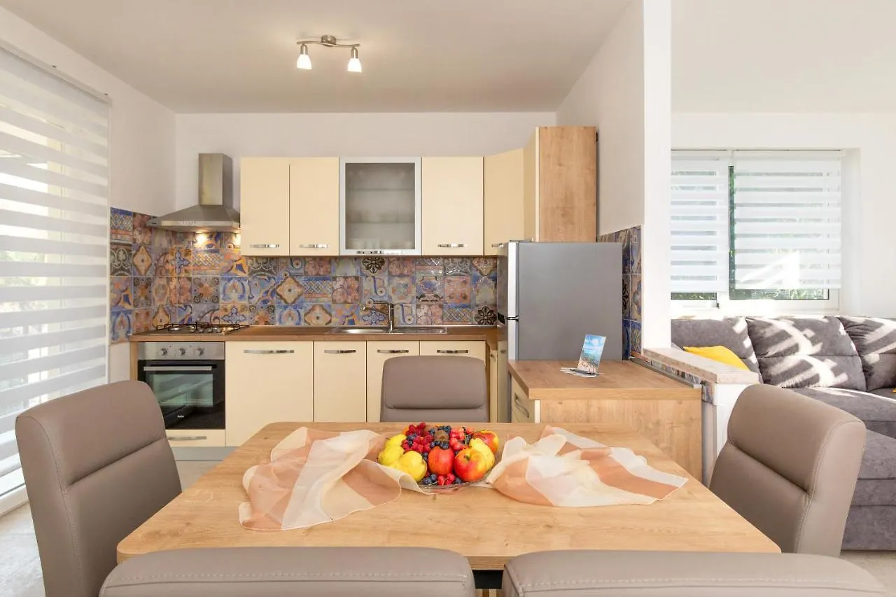 Apartment Apartman Ivona Na 1. Katu Malinska Croatia